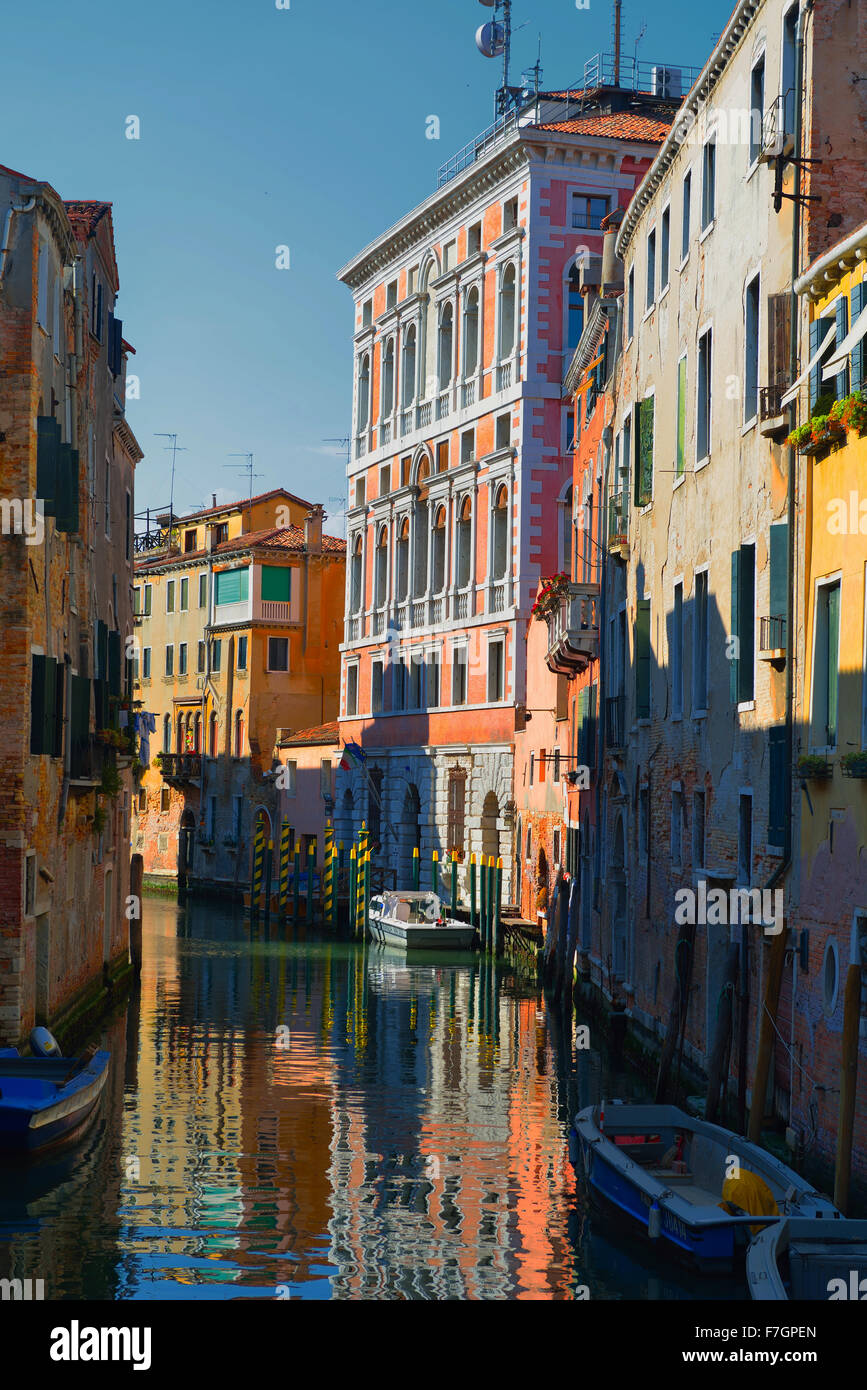 Gorgeous view of the Grand Canal and Basilica Santa Maria della Salute ...