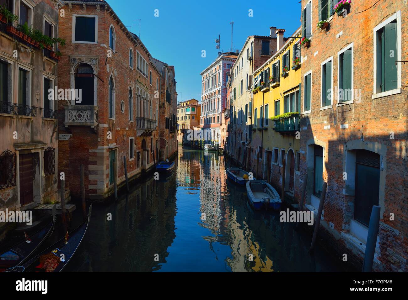 Gorgeous view of the Grand Canal and Basilica Santa Maria della Salute ...