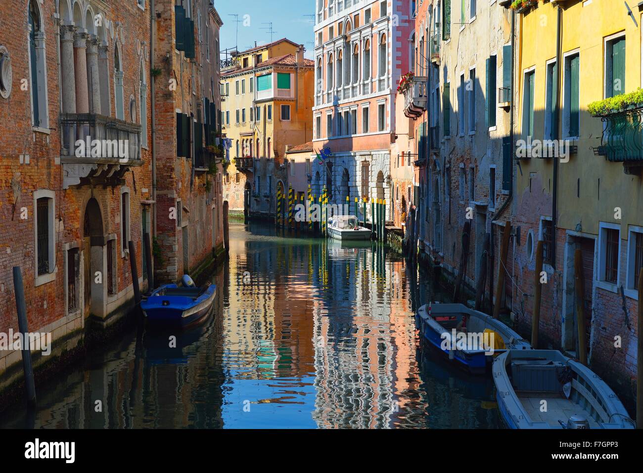 Gorgeous view of the Grand Canal and Basilica Santa Maria della Salute ...
