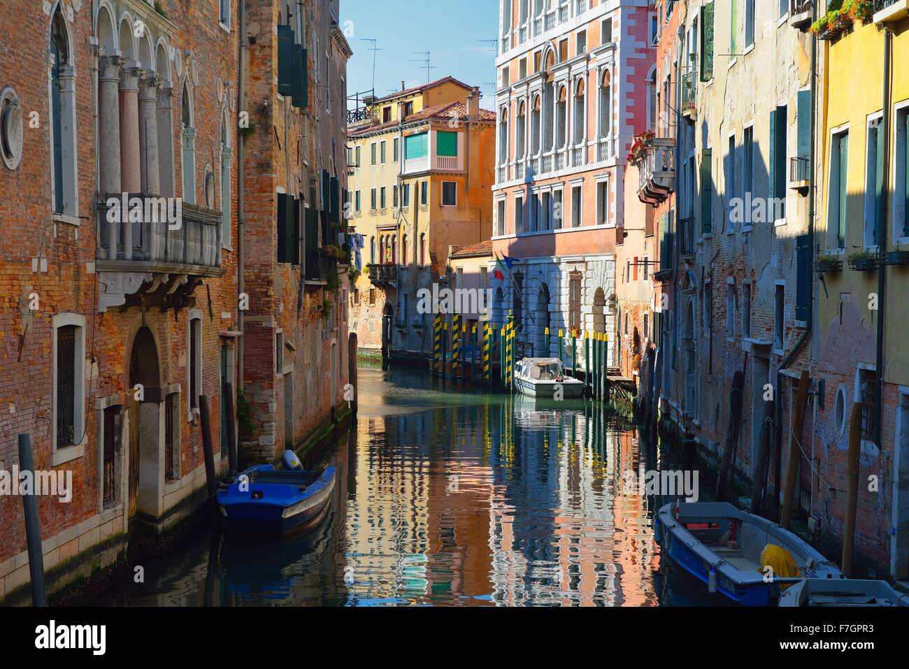 Gorgeous view of the Grand Canal and Basilica Santa Maria della Salute ...