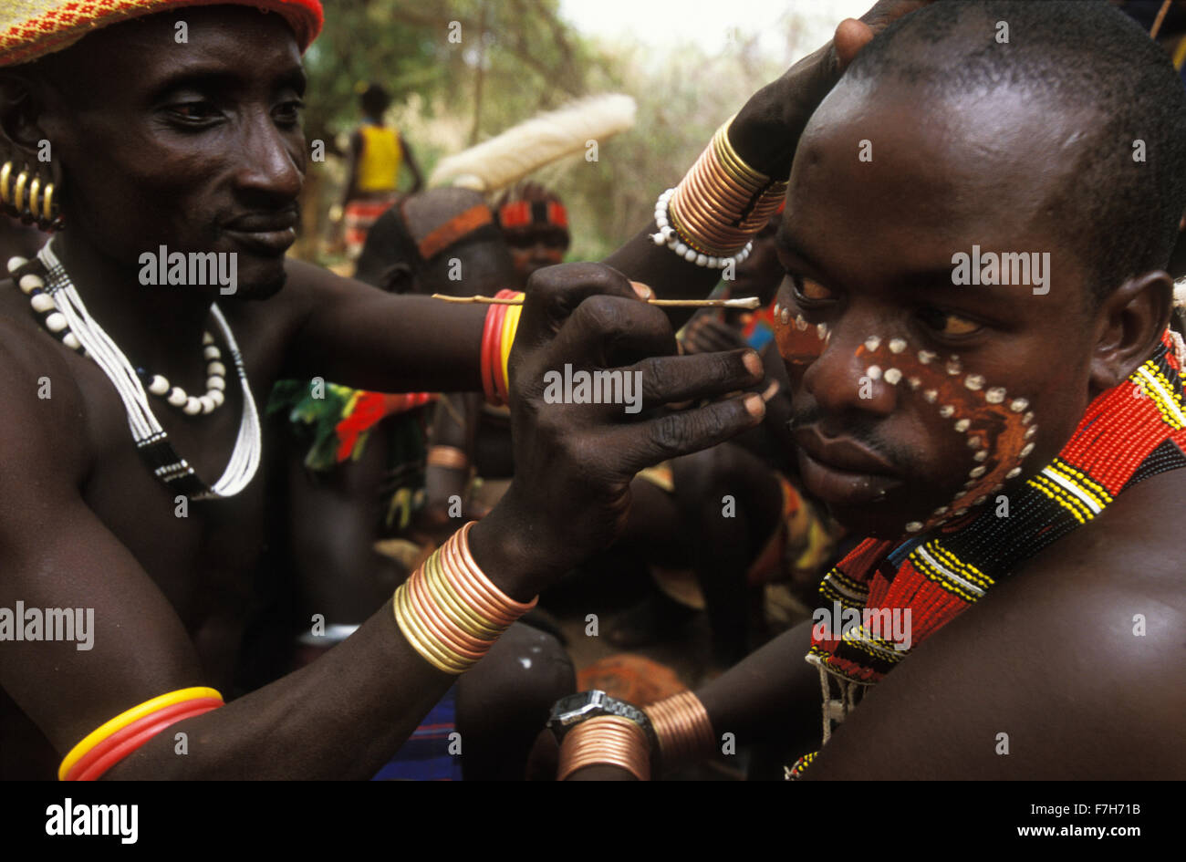 A Hamar man's face is painted before taking part in a bull jump, in South  Omo, Ethiopia, in October, 2006 Stock Photo - Alamy