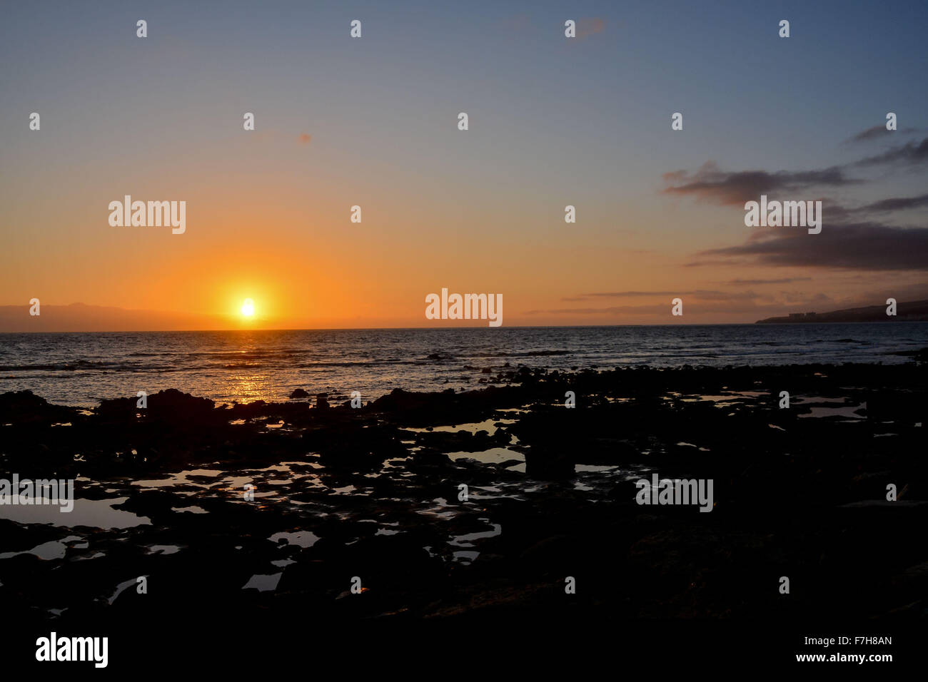 Sea Setting Example The Sun Setting in the Sea Stock Photo - Alamy