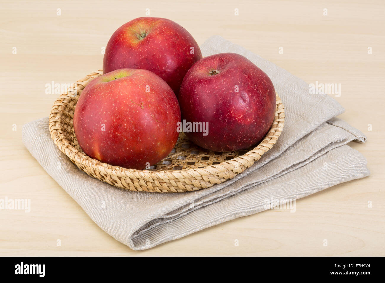 Bright fresh Red apples on the wood background Stock Photo - Alamy