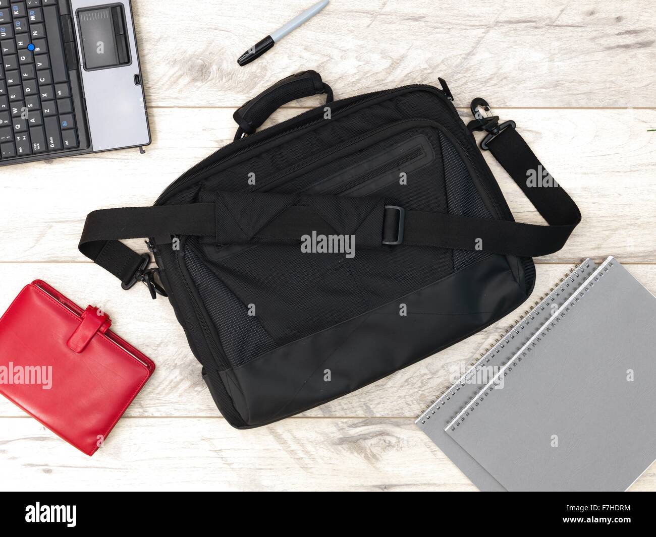 Studio photo laptop shoulder bag hi-res stock photography and images ...