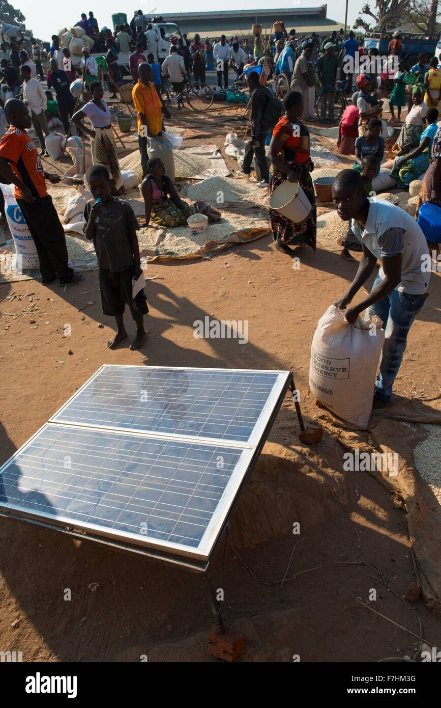 MALAWI, village market, farmer sell maize, solar panel of shop to