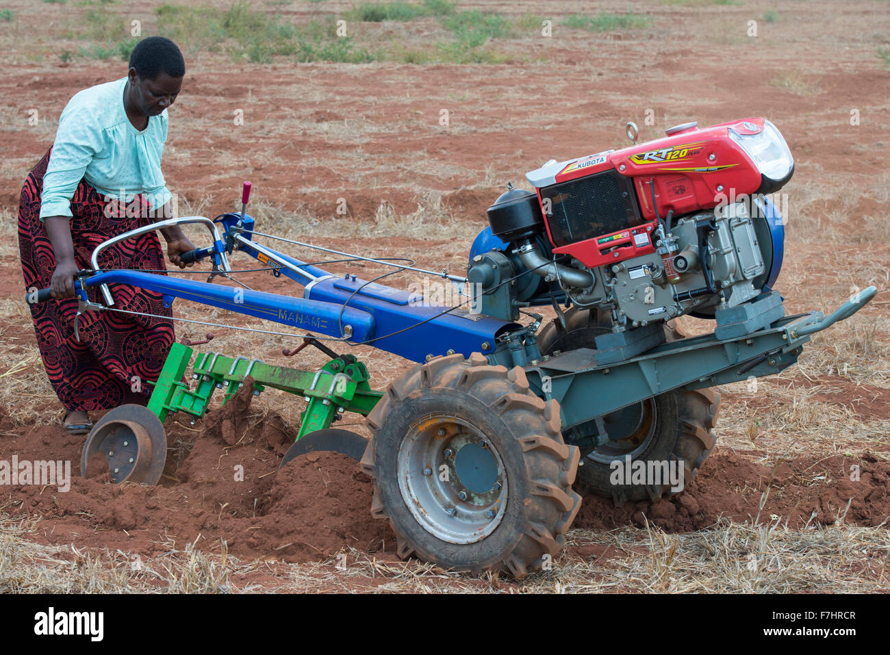 MALAWI, Lilongwe, hand tractor training for women small scale farmer