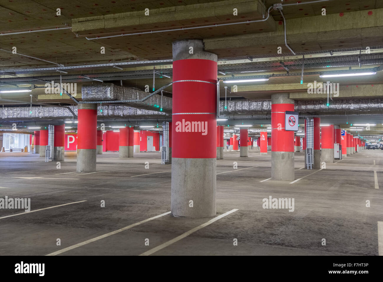 Shopping mall parking lot hi-res stock photography and images - Alamy