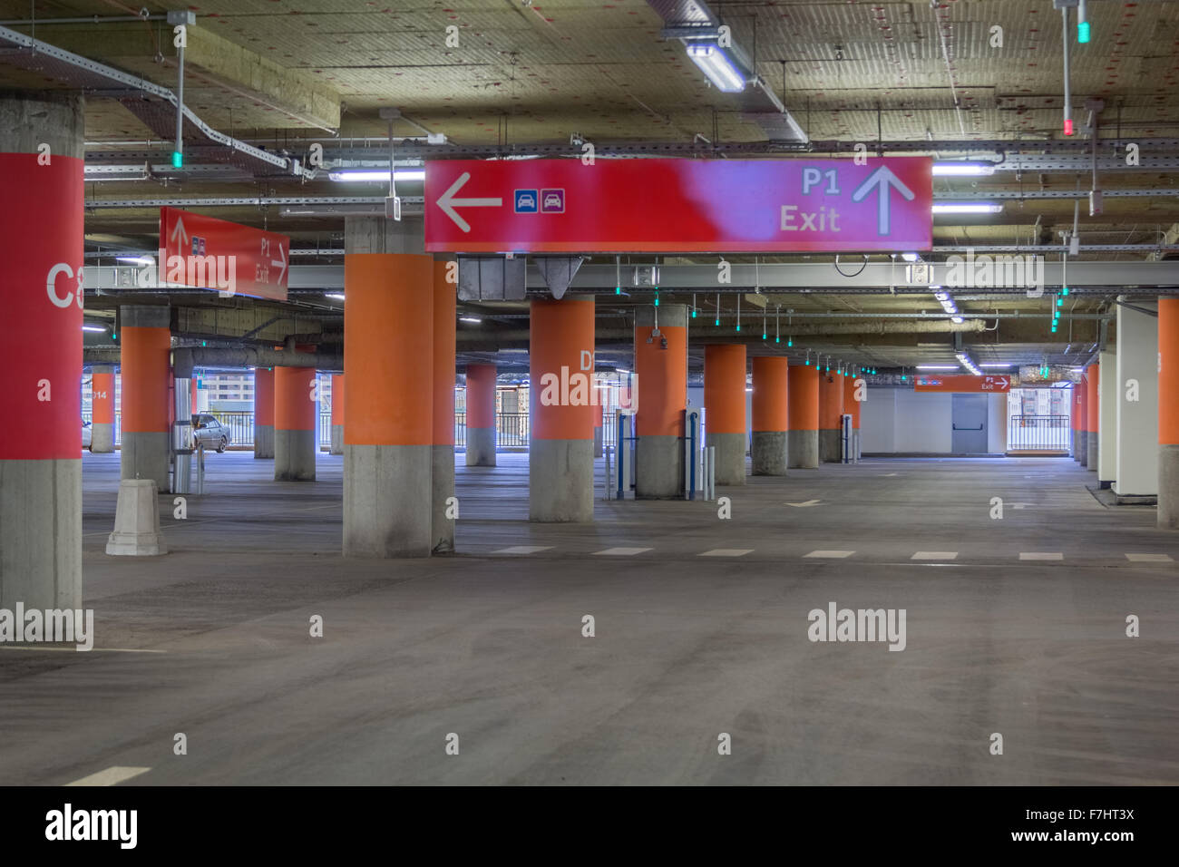 Shopping mall parking lot hi-res stock photography and images - Alamy