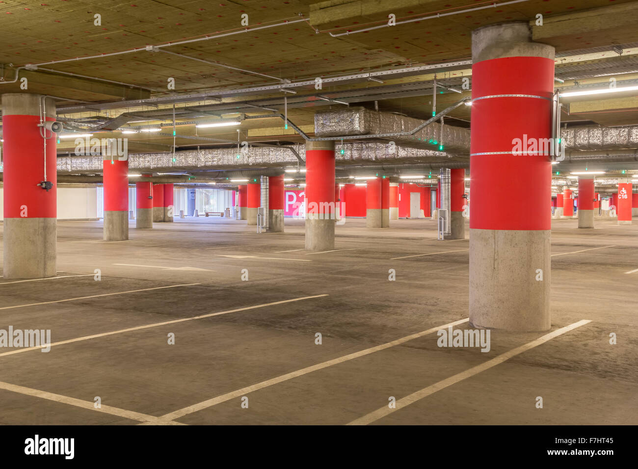 Shopping mall parking lot hires stock photography and images Alamy