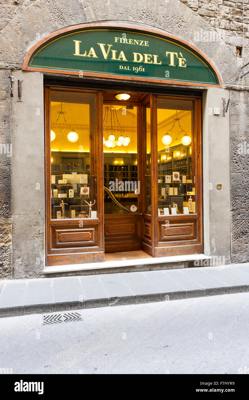 La Via del Te in Via della Condotta. Tea shop, traditional shops in  Florence city streets, Italy Stock Photo - Alamy