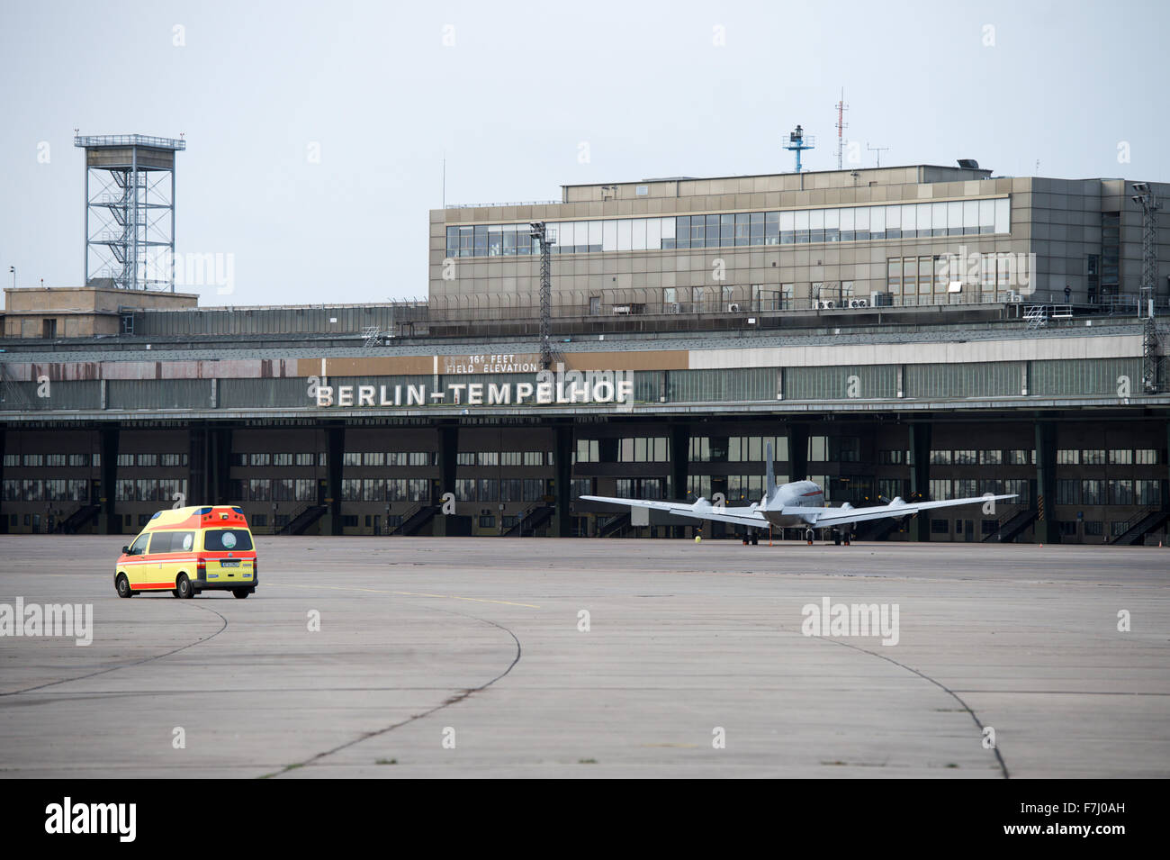 Berlin, Germany. 30th Nov, 2015. An old plane on the fenced-off airfield outside the former Templehof Airport in Berlin, Germany, 30 November 2015. Around 2300 refugees are currently housed in three of the hangars of the former airport. Another three of the airport's seven hangars are to be occupied from mid-December 2015. By Christmas, almost 5000 people from Syria, Afghanistan, Pakistan and the former Yugoslavia will be housed there. PHOTO: BERND VON JUTRCZENKA/DPA/Alamy Live News Stock Photo