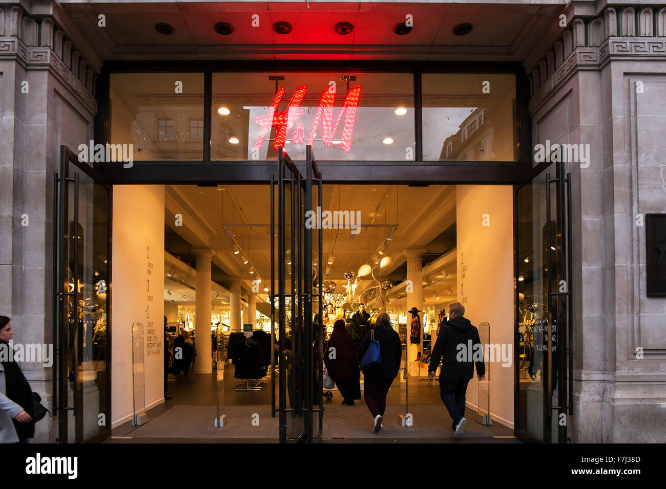 Clothes store h&m hi-res stock photography and images - Page 2 - Alamy