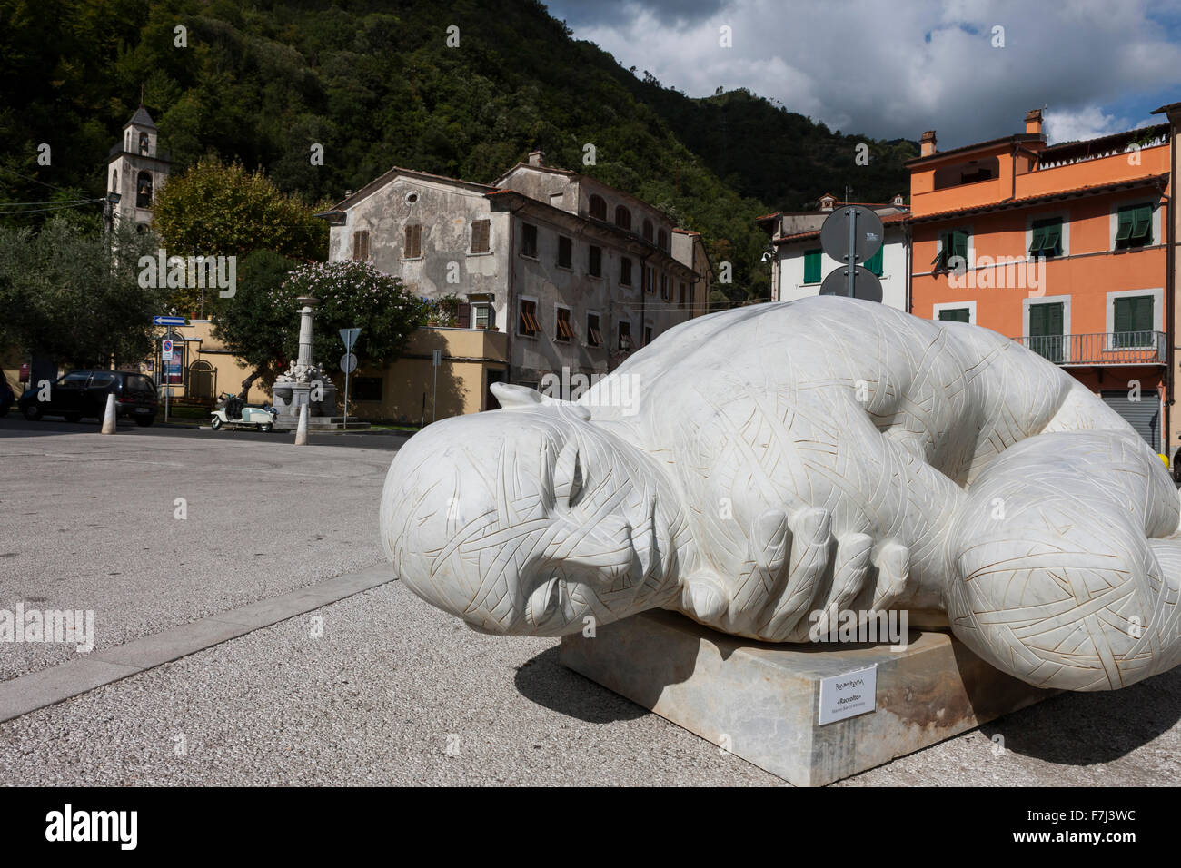 'Raccolto' sculpture by Rabarama in Seravezza piazza, Tuscany Stock Photo