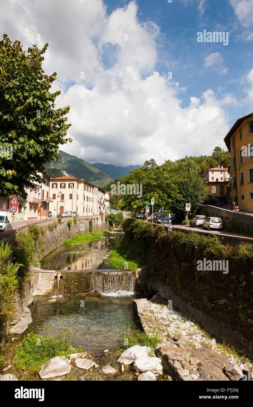 Fiume Versilia river flows through Seravezza, Tuscany Stock Photo