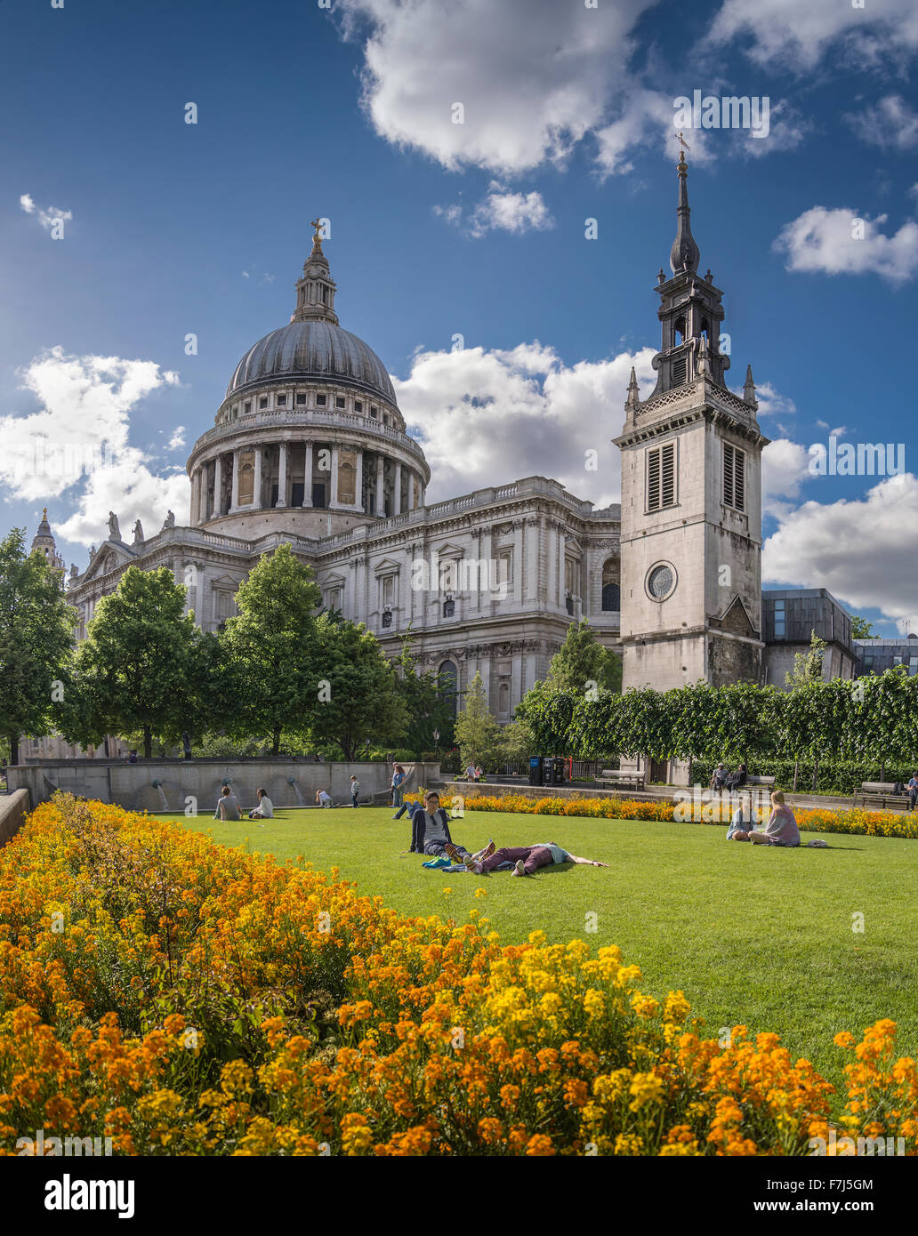 t Paul´s and Garden, London, UK Stock Photo Alamy
