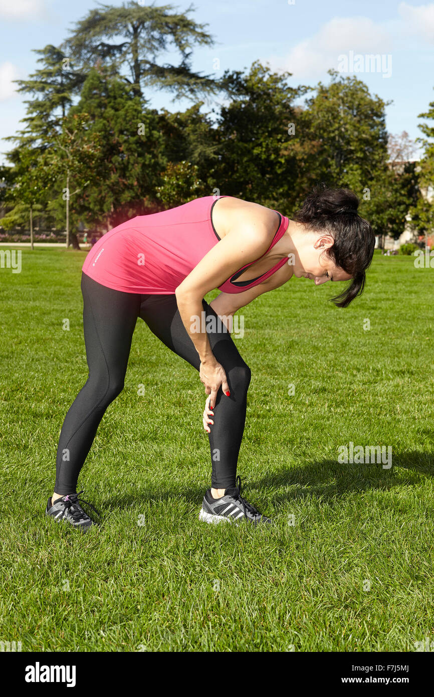 WOMAN PRACTISING SPORT Stock Photo - Alamy