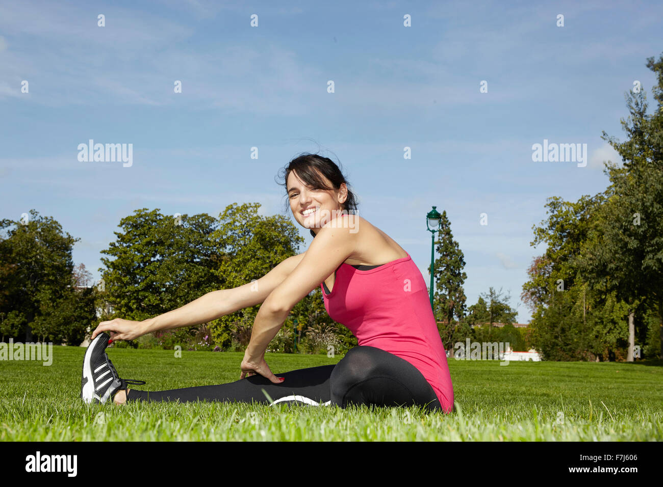 WOMAN PRACTISING SPORT Stock Photo - Alamy