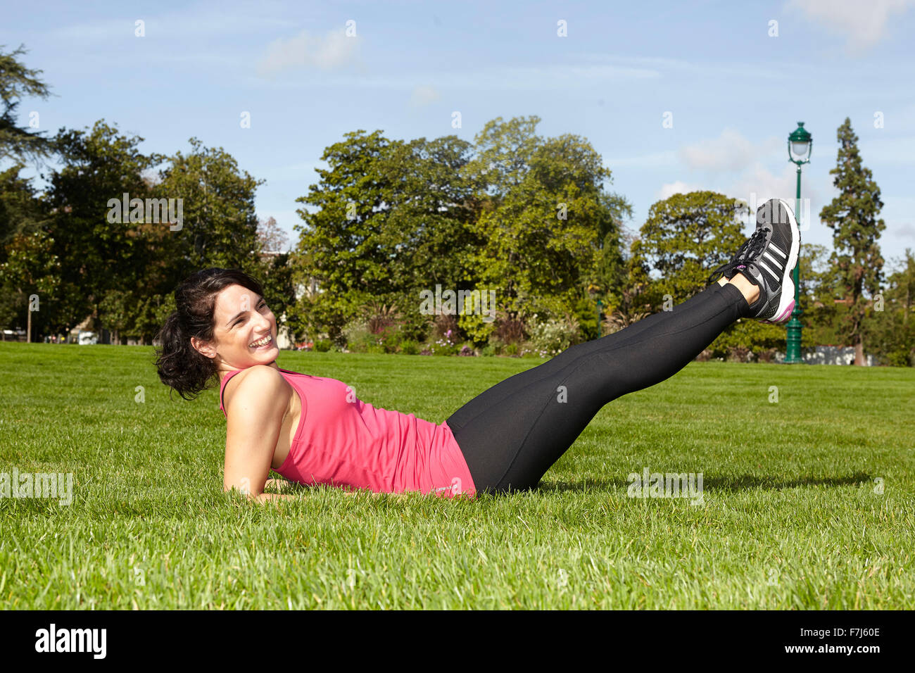 WOMAN PRACTISING SPORT Stock Photo - Alamy
