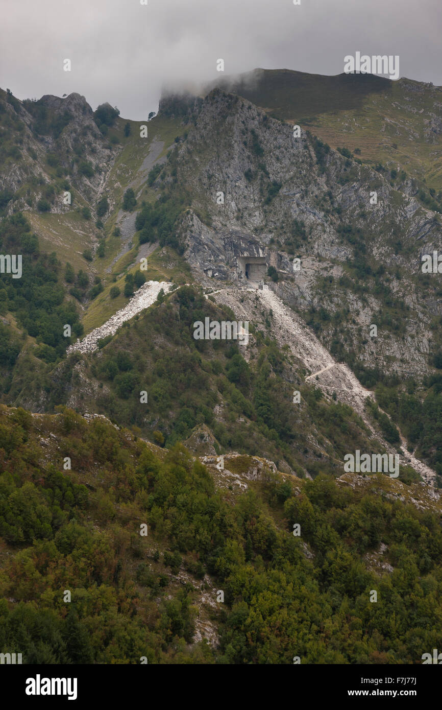 Marble quarries of the Apuan Alps, from the Via dei Colli road, Tuscany, Italy. A small workings creates a distinctive landmark. Stock Photo