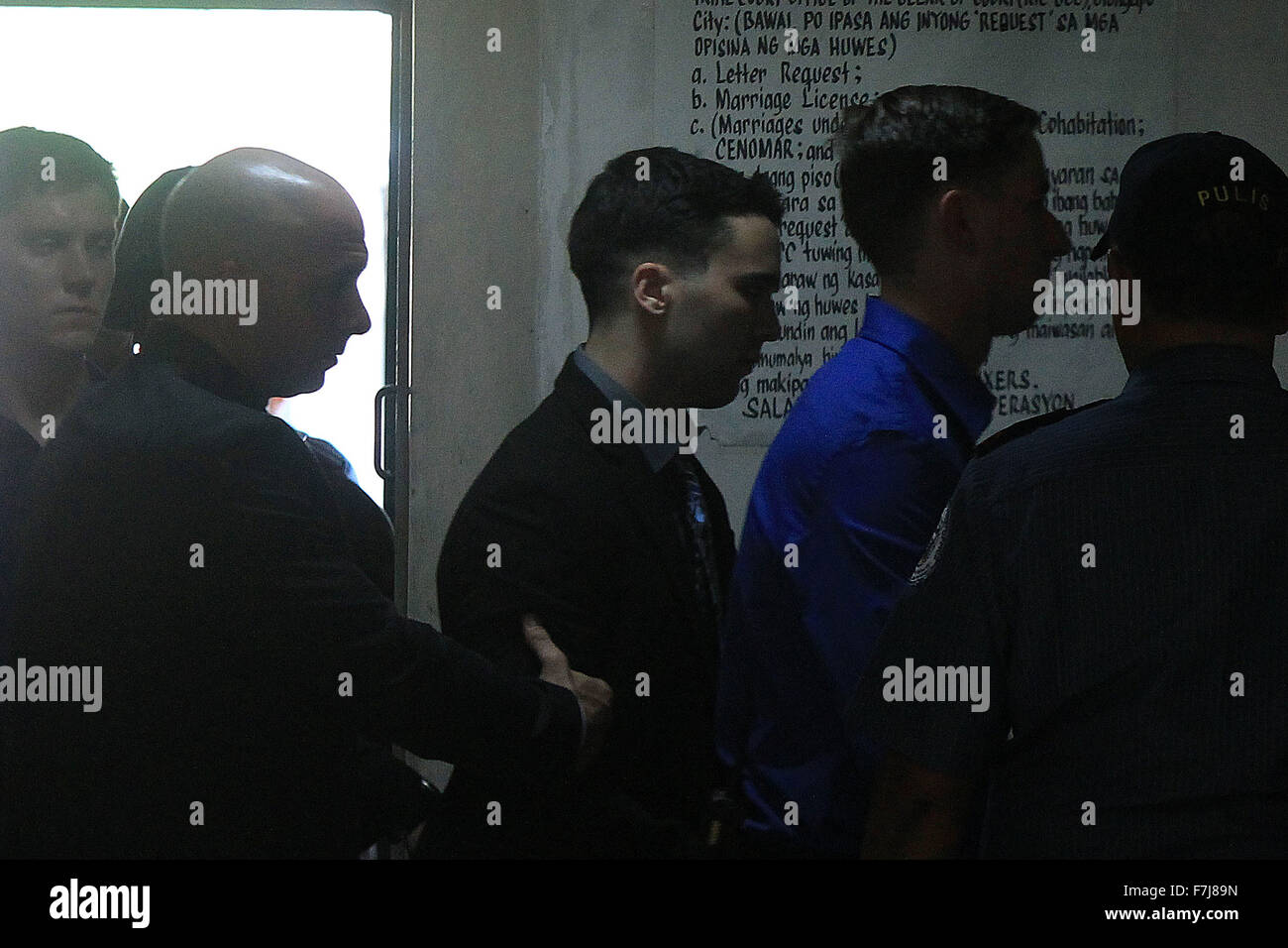 Olongapo City, Philippines. 1st Dec, 2015. U.S. Marine Lance Corporal Joseph Scott Pemberton (C) is escorted by security personnel before the verdict on a murder case at the Regional Trial Court in Olongapo City, the Philippines, Dec. 1, 2015. Pemberton is found guilty of homicide in the killing of Filipino transgender Jeffery 'Jennifer' Laude and will face a 6 to 12 years of imprisonment at the Armed Forces of the Philippines (AFP) Custodial Center. Credit:  Rouelle Umali/Xinhua/Alamy Live News Stock Photo