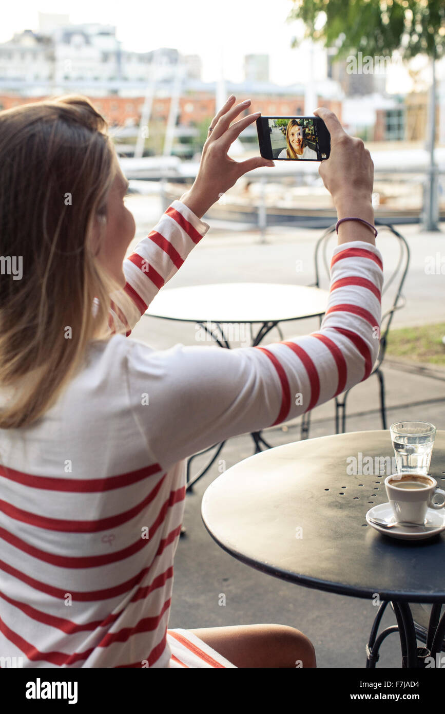 Young woman taking a selfie at sidewalk cafe Stock Photo - Alamy