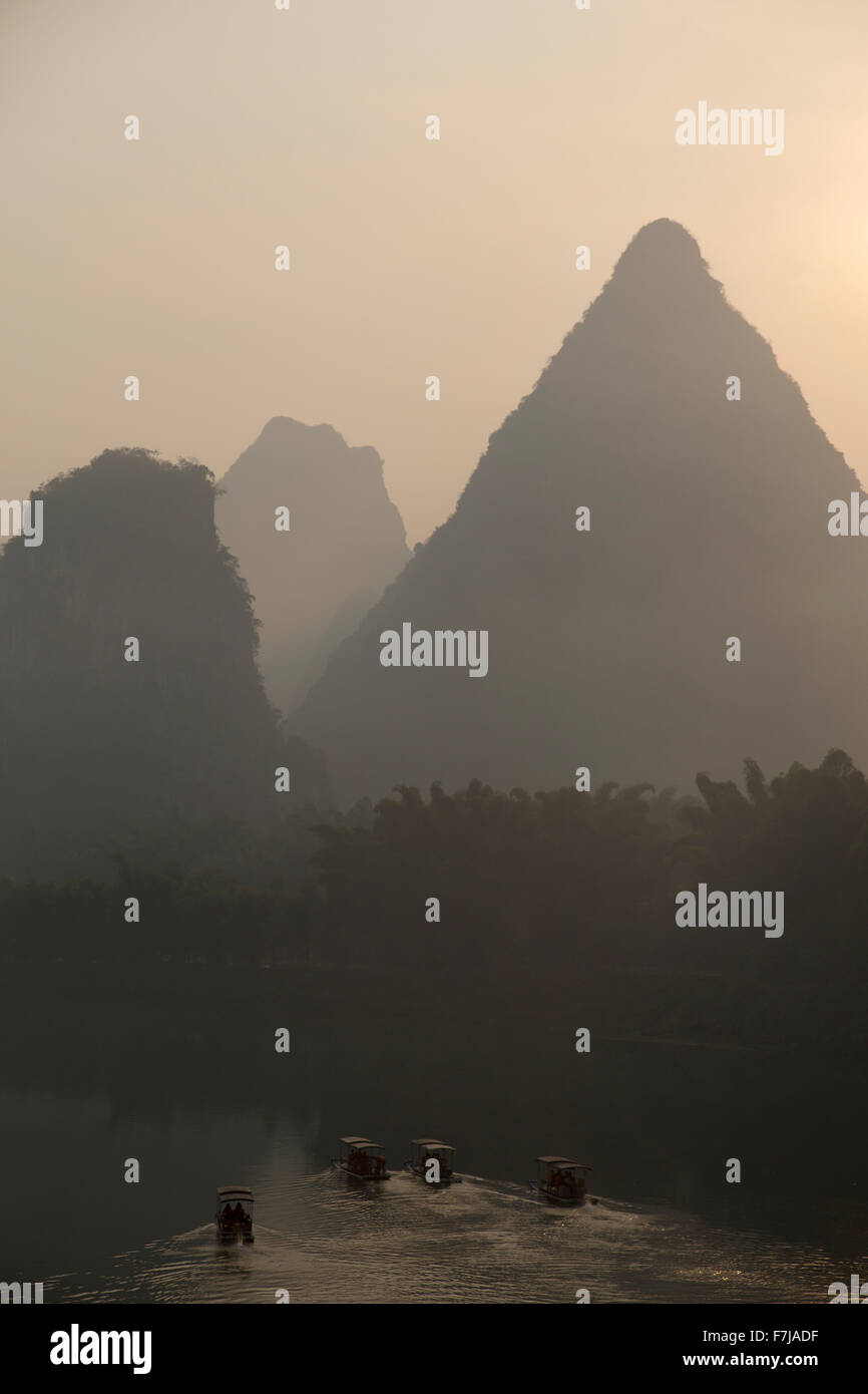 Chinese river boat hi-res stock photography and images - Alamy