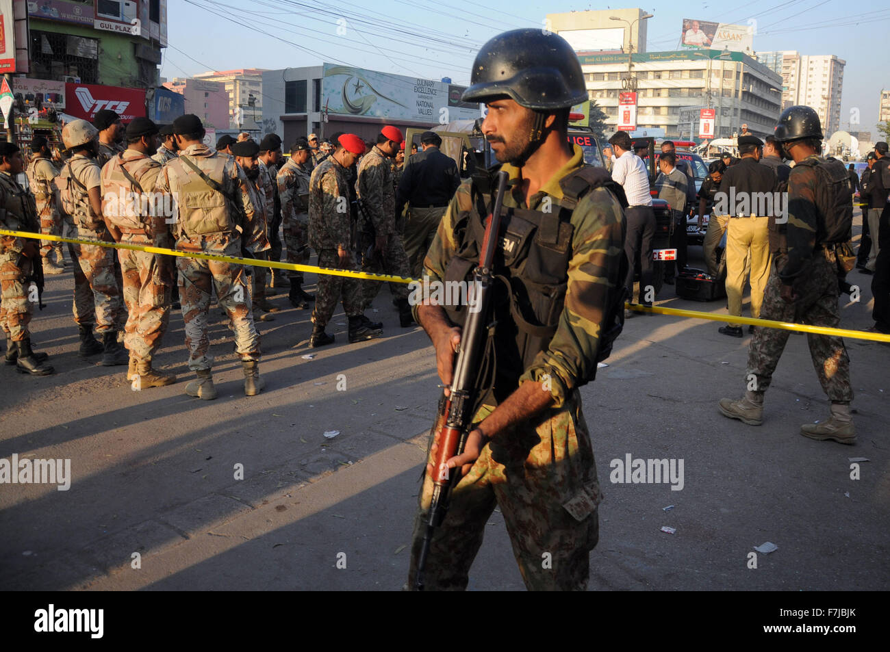 Karachi. 1st Dec, 2015. A Pakistani soldier stands guard at the attack