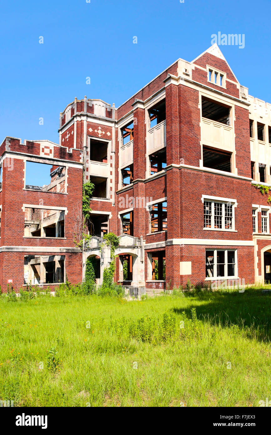 The abandoned and wrecked High School building in Hattiesburg Mississippi Stock Photo Alamy