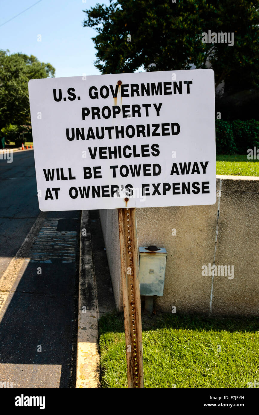 U.S. Government Property Unauthorized vehicles will be towed sign Stock Photo