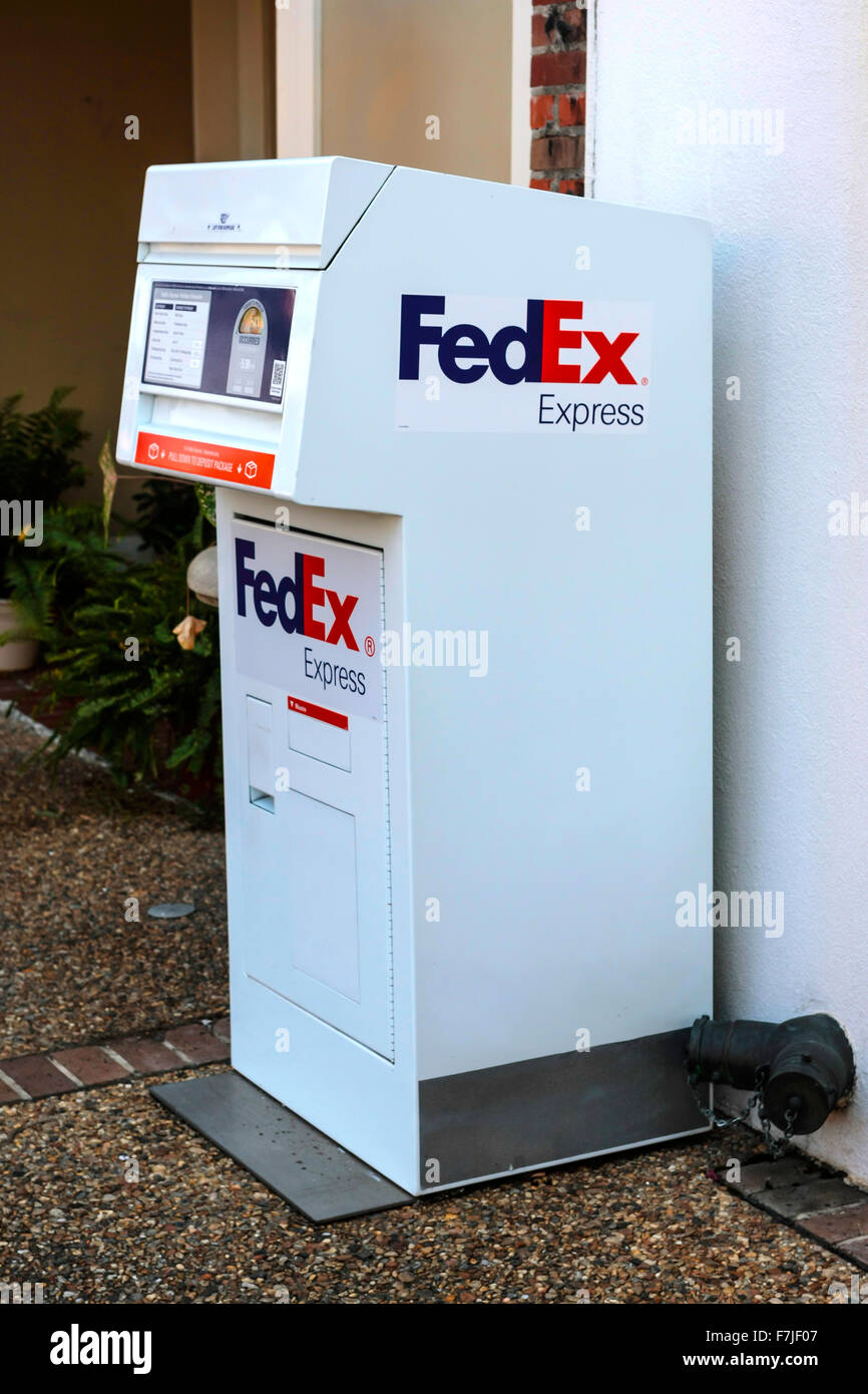 An automated FedEx Express mailing box Stock Photo