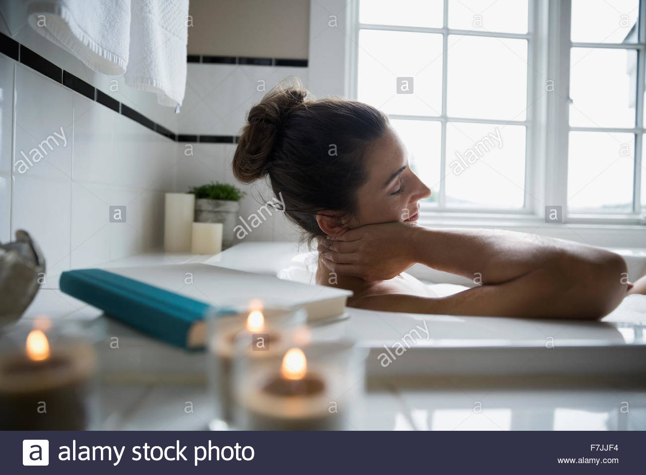 https://c8.alamy.com/comp/F7JJF4/serene-woman-enjoying-candlelight-bath-F7JJF4.jpg