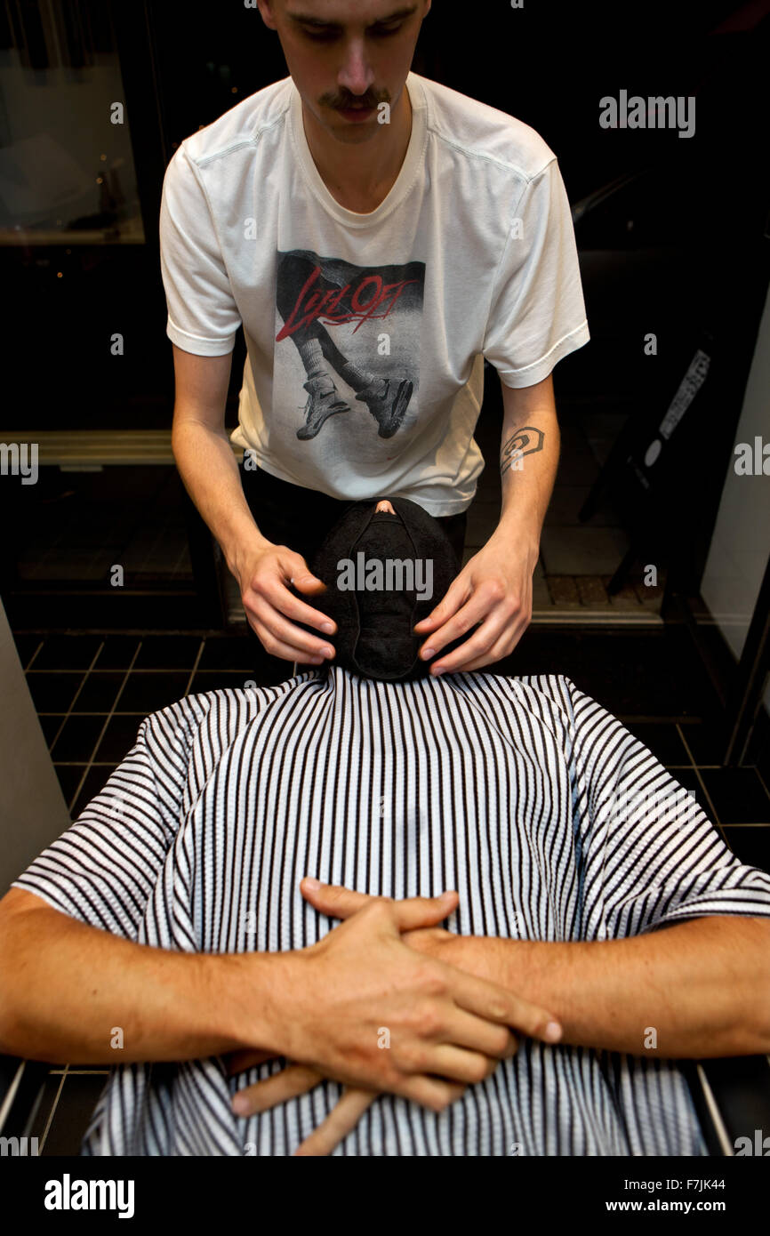 Having a shave at Cut-Throat London Barber and Parlour, Peckham, London Stock Photo