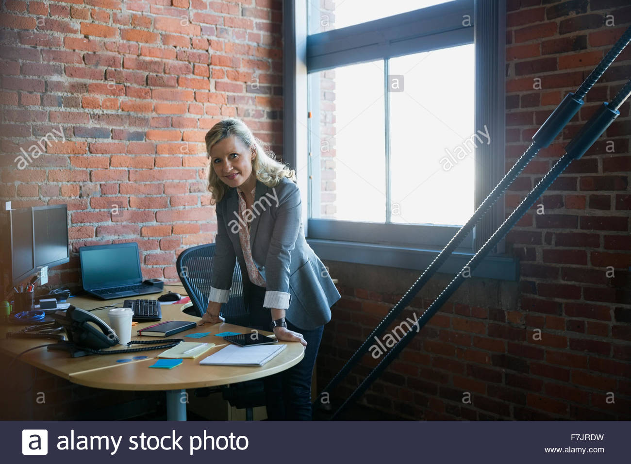 Leaning on desk hi-res stock photography and images - Alamy