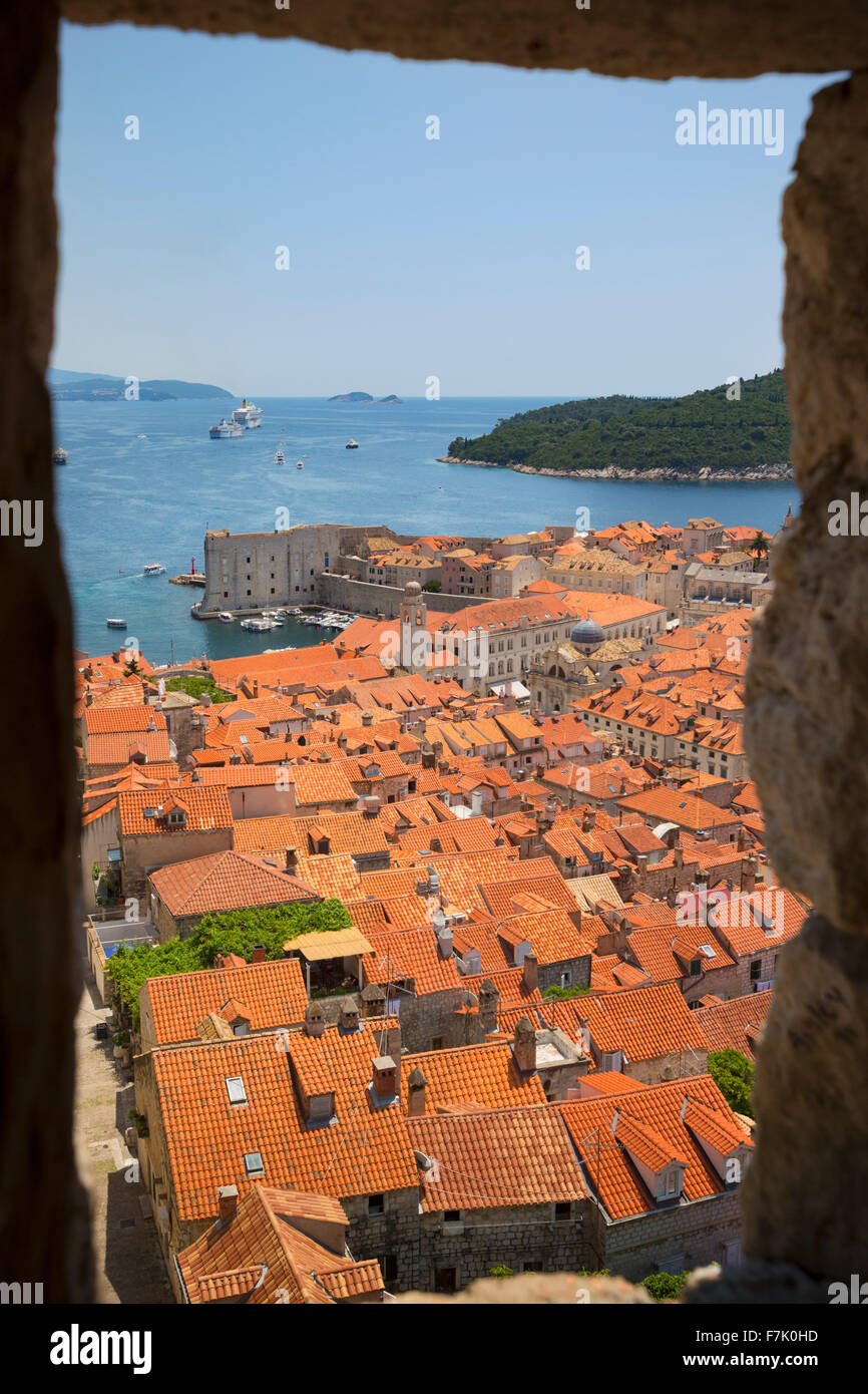 Dubrovnik, Dubrovnik-Neretva County, Croatia.  View over rooftops of the old town from the Minceta Tower. Boats in the Old Port. Stock Photo