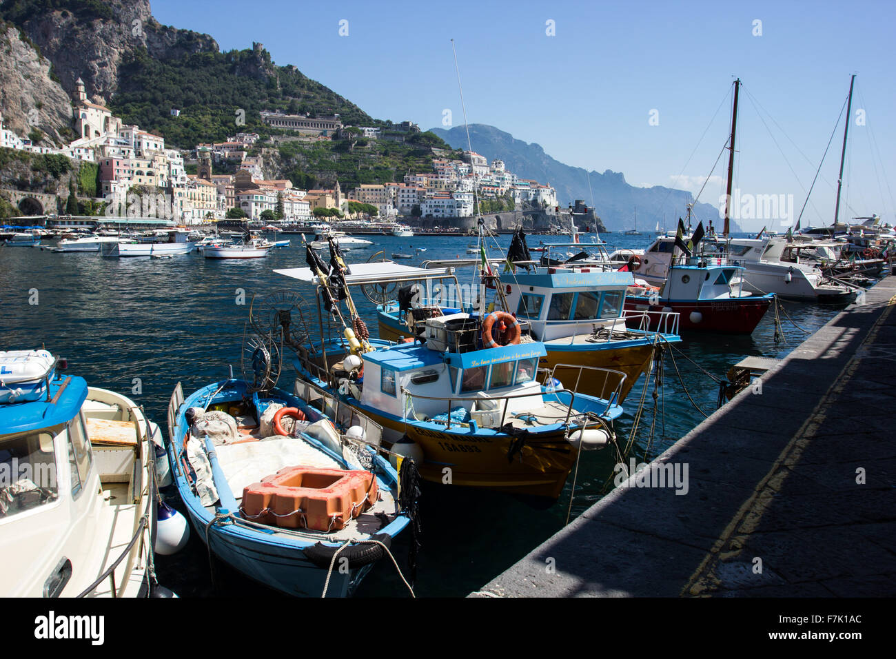 Amalfi coast harbour boat hi-res stock photography and images - Alamy