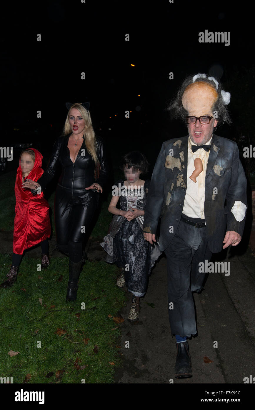 Jonathan Ross's annual Halloween party  Featuring: Vic Reeves, Nancy Sorrell, Elizabeth Moir, Nell Moir Where: London, United Kingdom When: 31 Oct 2015 Stock Photo