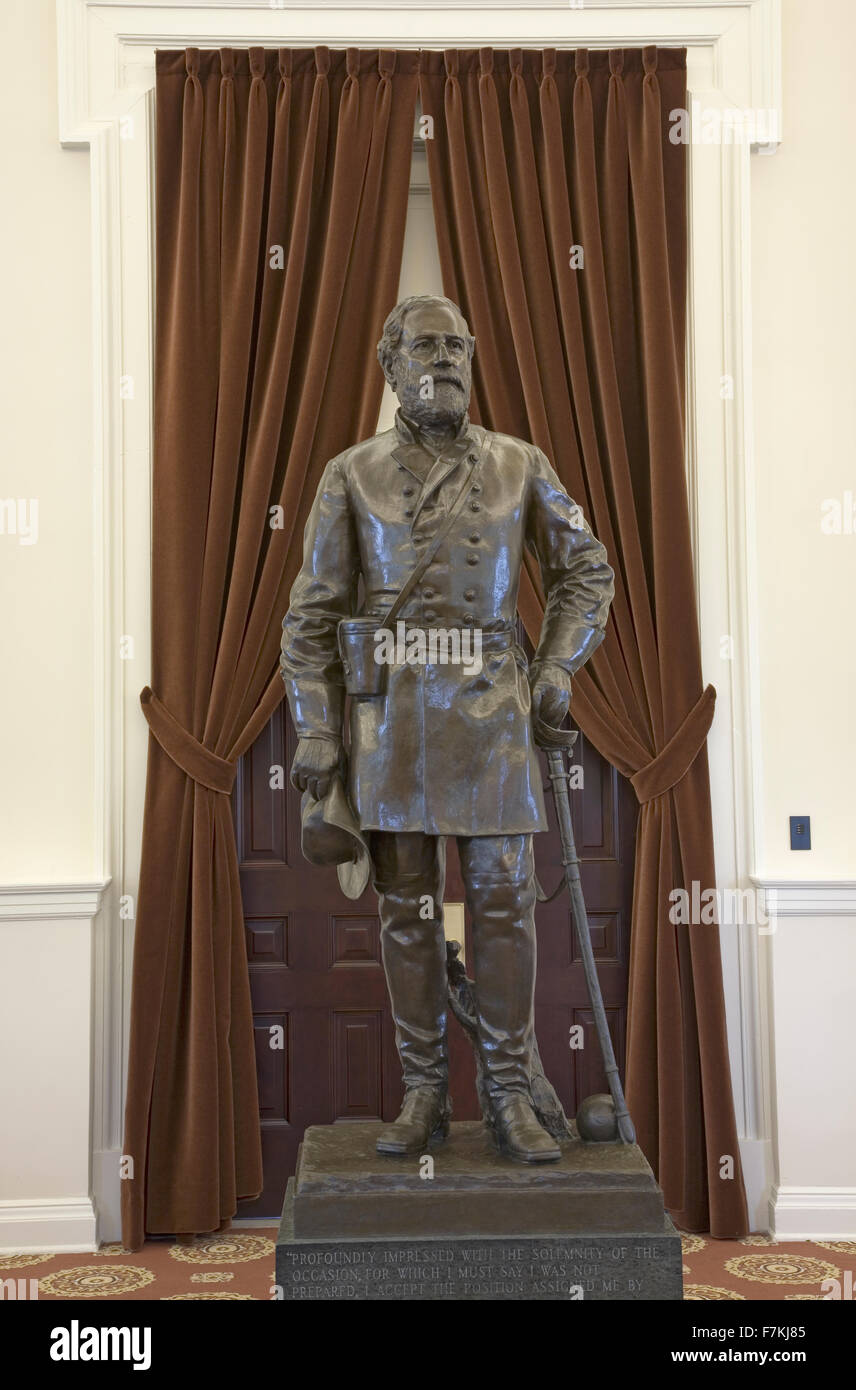 The bronze General Robert E. Lee by Rudulph Evans in the Old Hall of the House of Delegates, Virginia State Capitol, Richmond Virginia. The statue stands where Lee stood on April 23, 1861, when, at age fifty-four, he accepted command of the Confederate fo Stock Photo