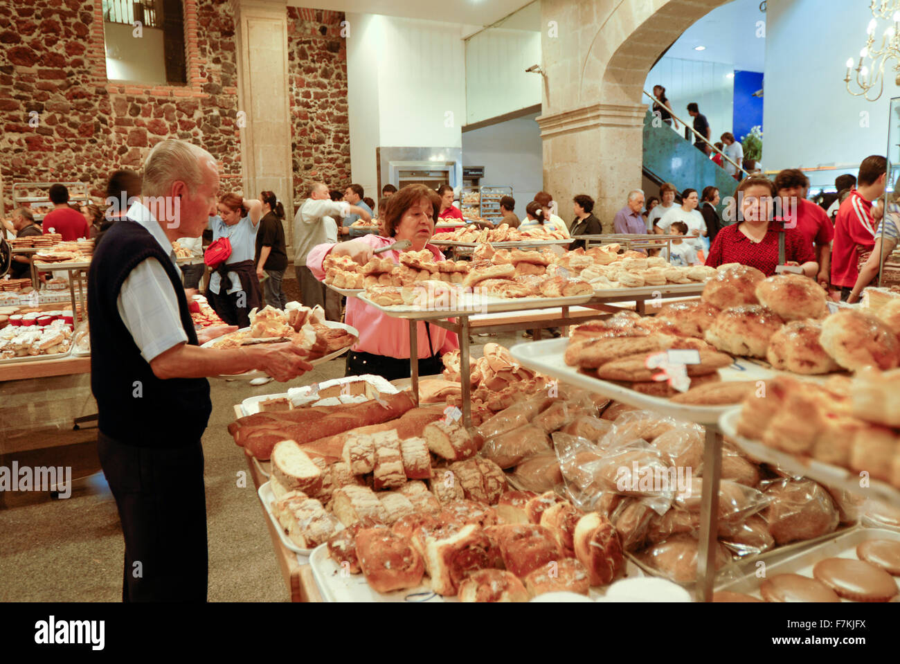 Pasteleria Ideal (Ideal Pastries) in a store in the historic Centro district. Mexico City, Mexico. Stock Photo