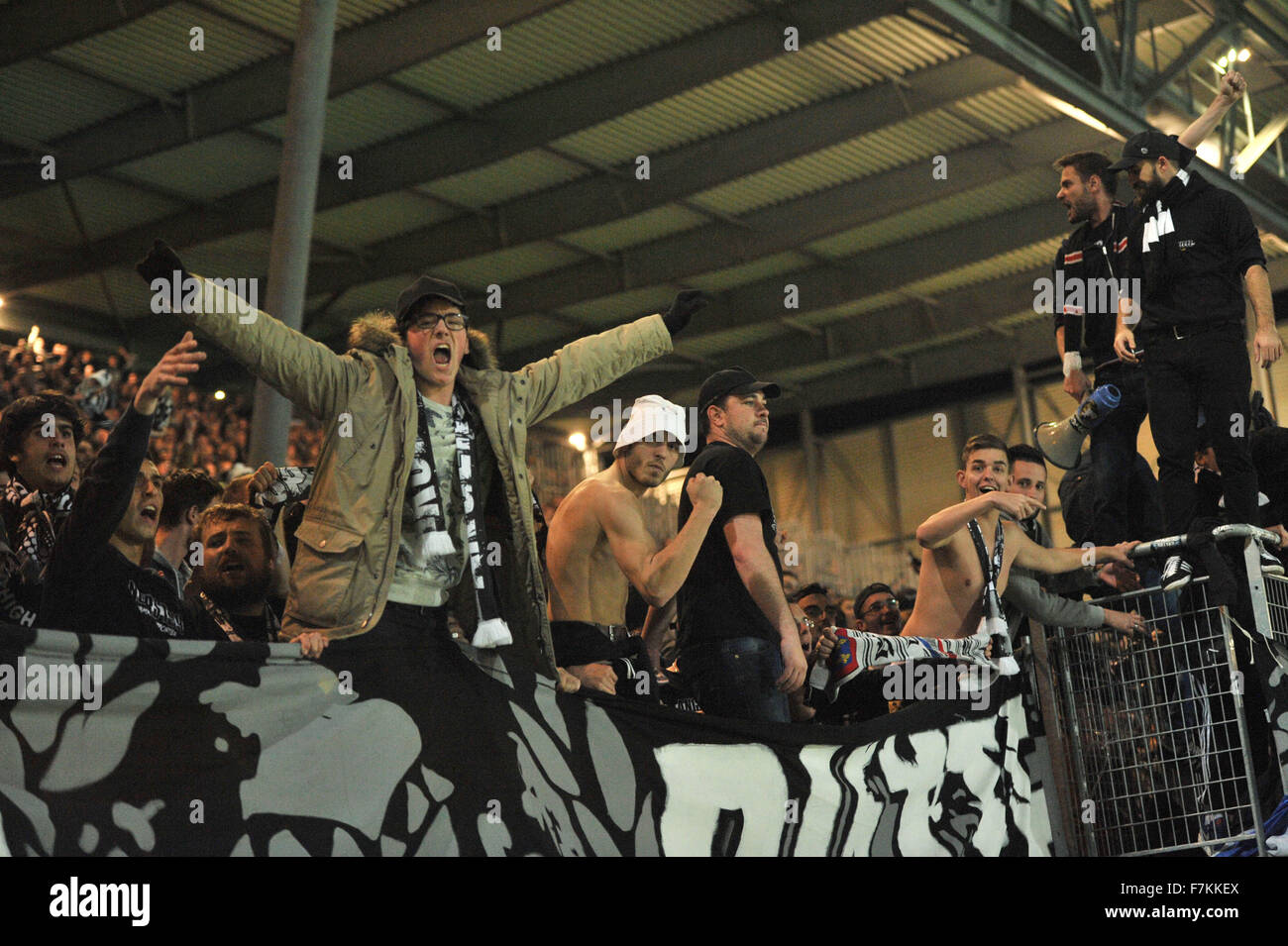 Stade Jean-Bouin, Angers, France. 01st Dec, 2015. French League 1 football. Newky promoted Angers Sporting Club versus paris St Germain. Angers celebrate their draw with the fans Angers were happy to hold PSG to a scoreless draw (0-0) Credit:  Action Plus Sports/Alamy Live News Stock Photo