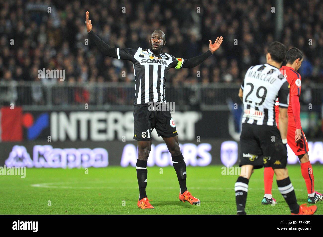 Stade Jean-Bouin, Angers, France. 01st Dec, 2015. French League 1 football. Newky promoted Angers Sporting Club versus paris St Germain. Cheikh NDOYE (sco) celebrates at full time. Angers were happy to hold PSG to a scoreless draw (0-0) Credit:  Action Plus Sports/Alamy Live News Stock Photo