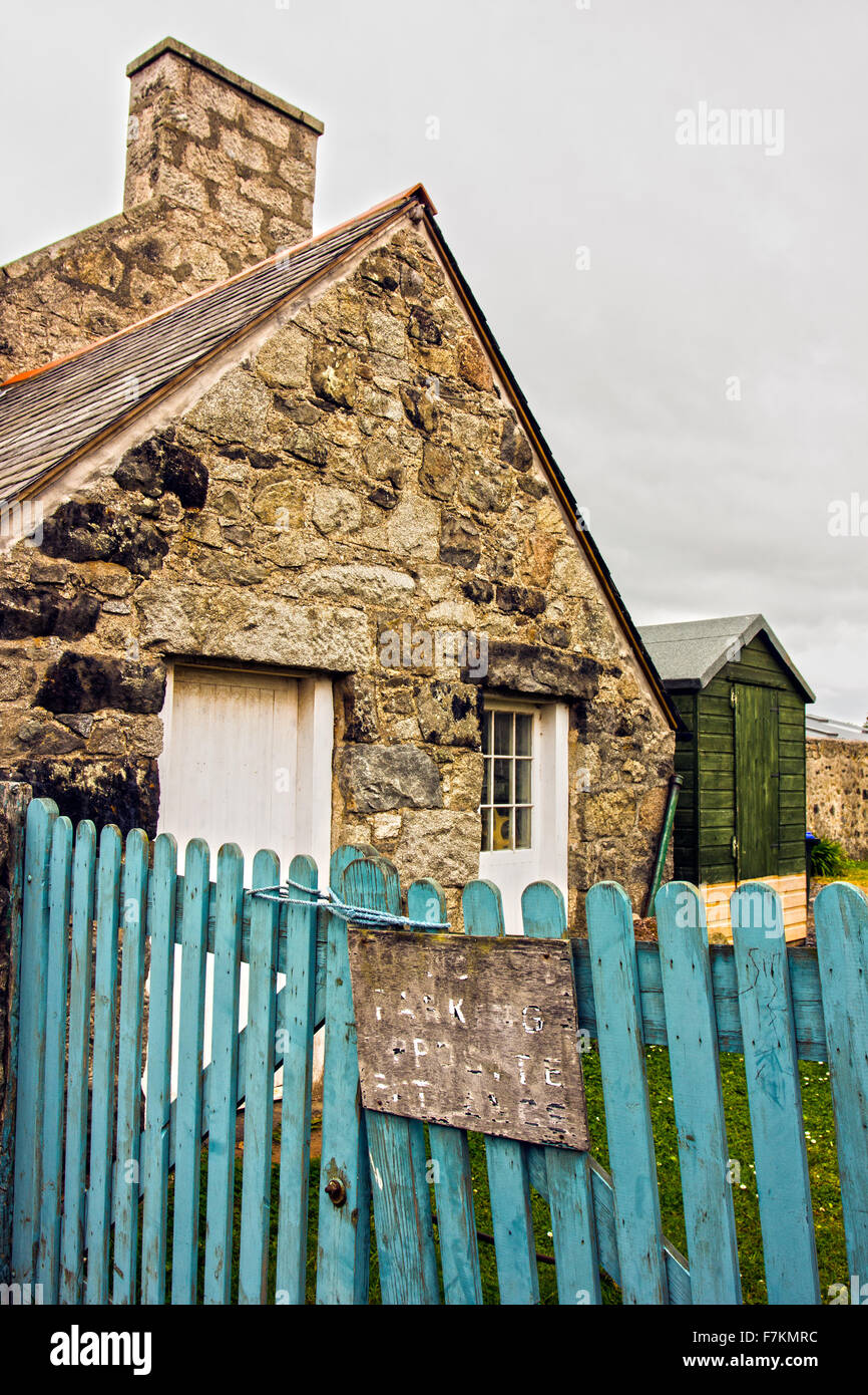 Old stone cottage and blue gate in Huntly Stock Photo