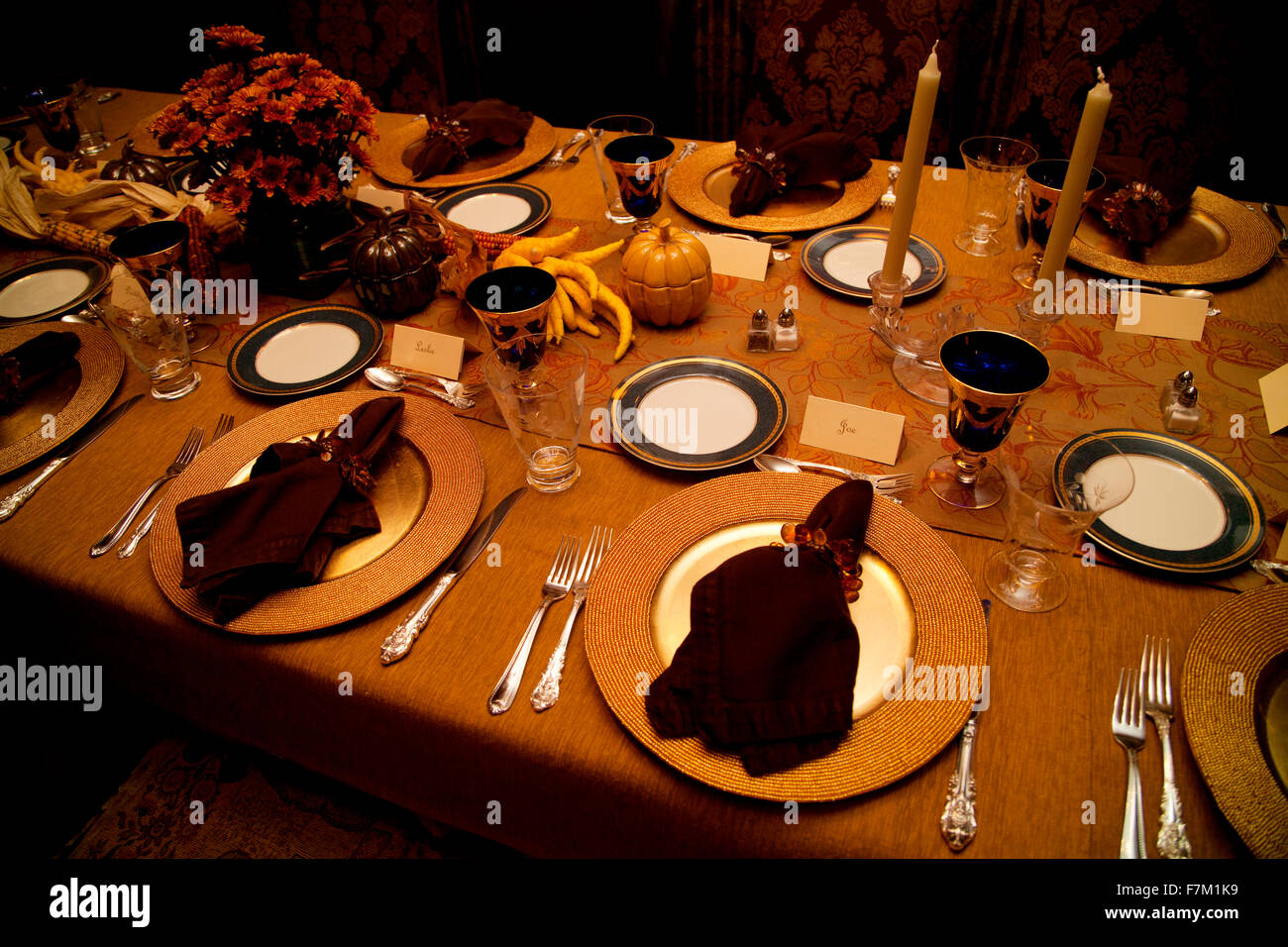Crochet thanksgiving table runner