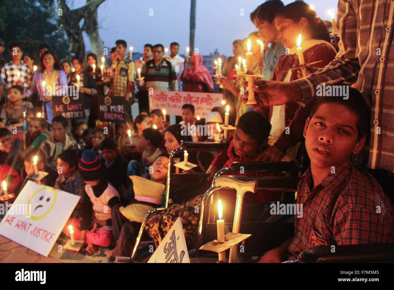 Bhopal, India. 1st Dec, 2015. Survivors' descendants with congenital disabilities light candles during a vigil marking the 31st anniversary of the gas tragedy in Bhopal, India, Dec. 1, 2015. More than 15,000 residents were killed by the gas leakage from the Union Carbide pesticide plant on the night of Dec. 2 to 3, 1984 in Bhopal, considered the world's worst industrial disaster. © Stringer/Xinhua/Alamy Live News Stock Photo