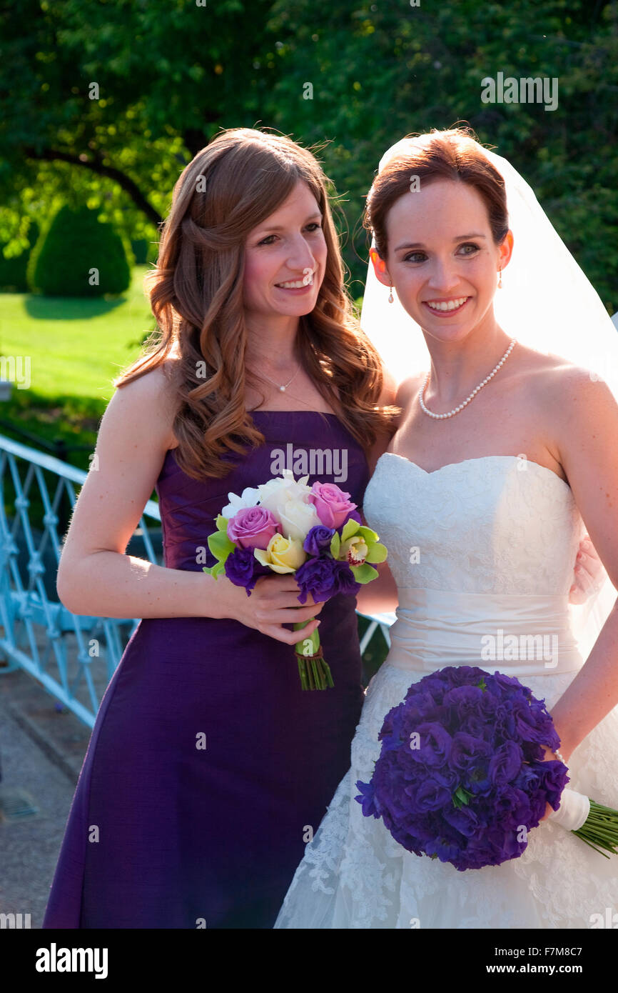 Bride and bridesmade in Public Gardens pose for a picture on wedding day, Boston, MA Stock Photo