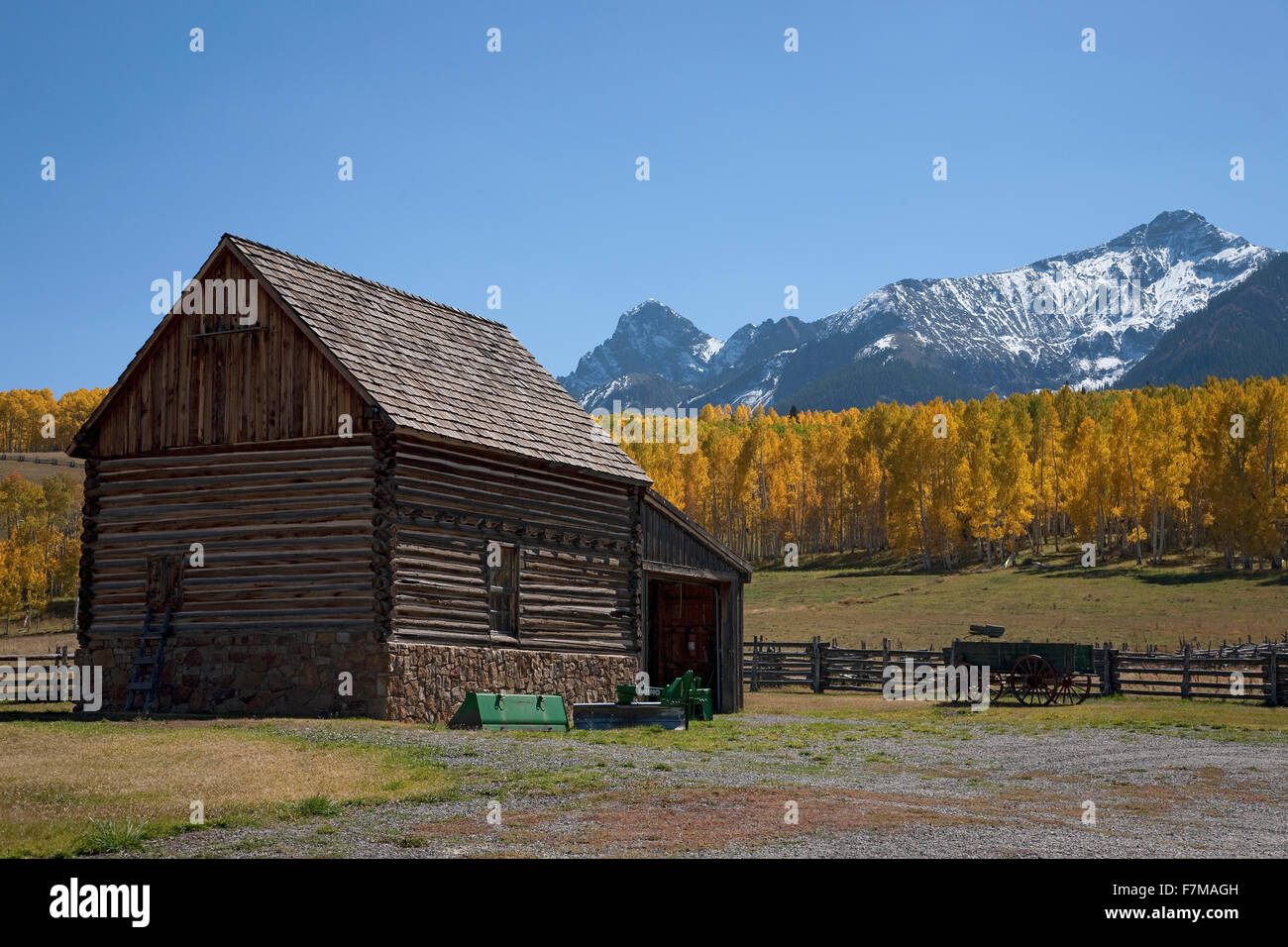 Historic cabin with Aspens and Mount Sneffels in view, Hastings Mesa, 'Last Dollar Ranch' near Ridgeway, CO Stock Photo
