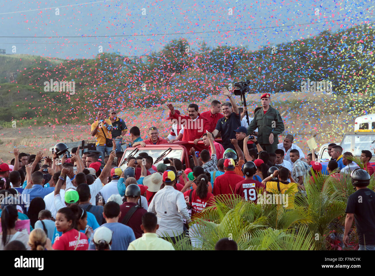 Miranda, Venezuela. 1st Dec, 2015. Photo provided by Venezuela's Presidency shows Venezuelan President Nicolas Maduro (C) taking part in the opening ceremony of the Rio Grande traffic junction, in Miranda state, Venezuela, on Dec. 1, 2015. © Venezuela's Presidency/Xinhua/Alamy Live News Stock Photo