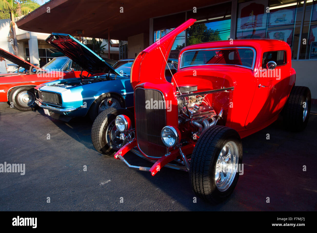 Classic cars and hot rods at 1950's Diner, Bob's Big Boy, Riverside Drive, Burbank, California Stock Photo