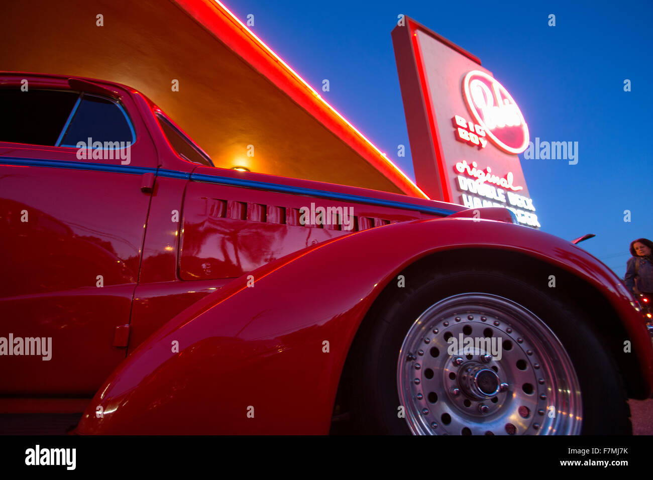 Classic cars and hot rods at 1950's Diner, Bob's Big Boy, Riverside Drive, Burbank, California Stock Photo