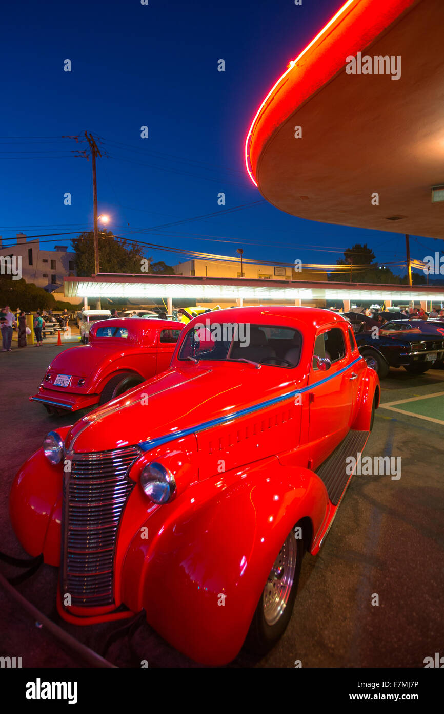 Classic cars and hot rods at 1950's Diner, Bob's Big Boy, Riverside Drive, Burbank, California Stock Photo