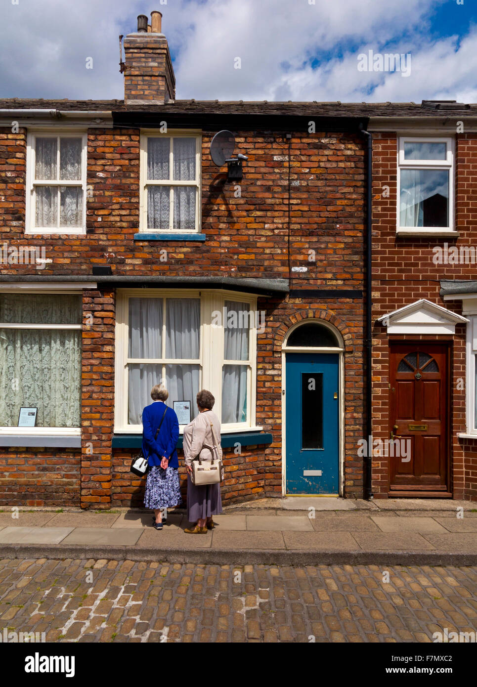 Coronation street house set hi-res stock photography and images - Alamy